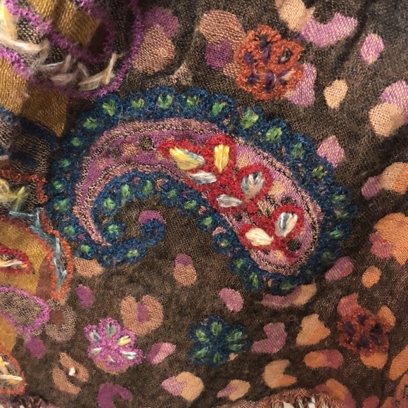 Hand-Embroidered Textured Wool Shawl Paisley Motif, "Paisley Swirl” Fall/Winter - Picture 4 of 15